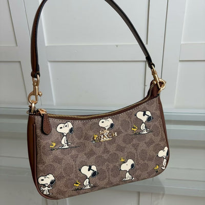 Coach Signature Canvas Tote Bag – Beige Monogram 🤎