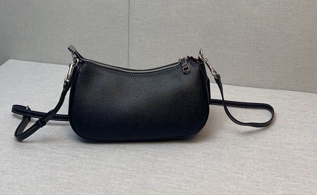 Coach Ashton CM079 Shoulder Bag – Silver & Black 🖤