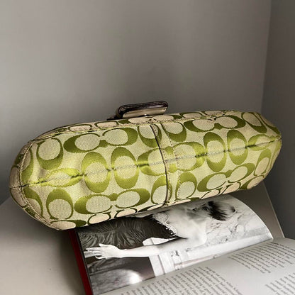 coach signature buckle shoulder bag - lime-green