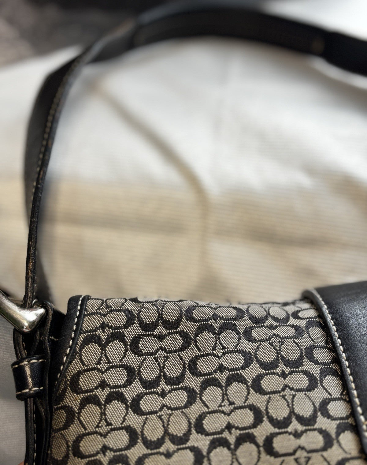 Vintage Coach Mini Soho Buckle Bag – Black/Grey 🖤